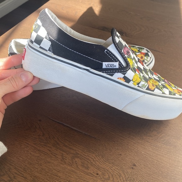 Vans - Picture 2 of 5
